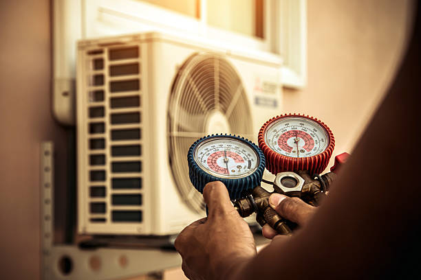 Professional Hvac technician working in Ashville, OH